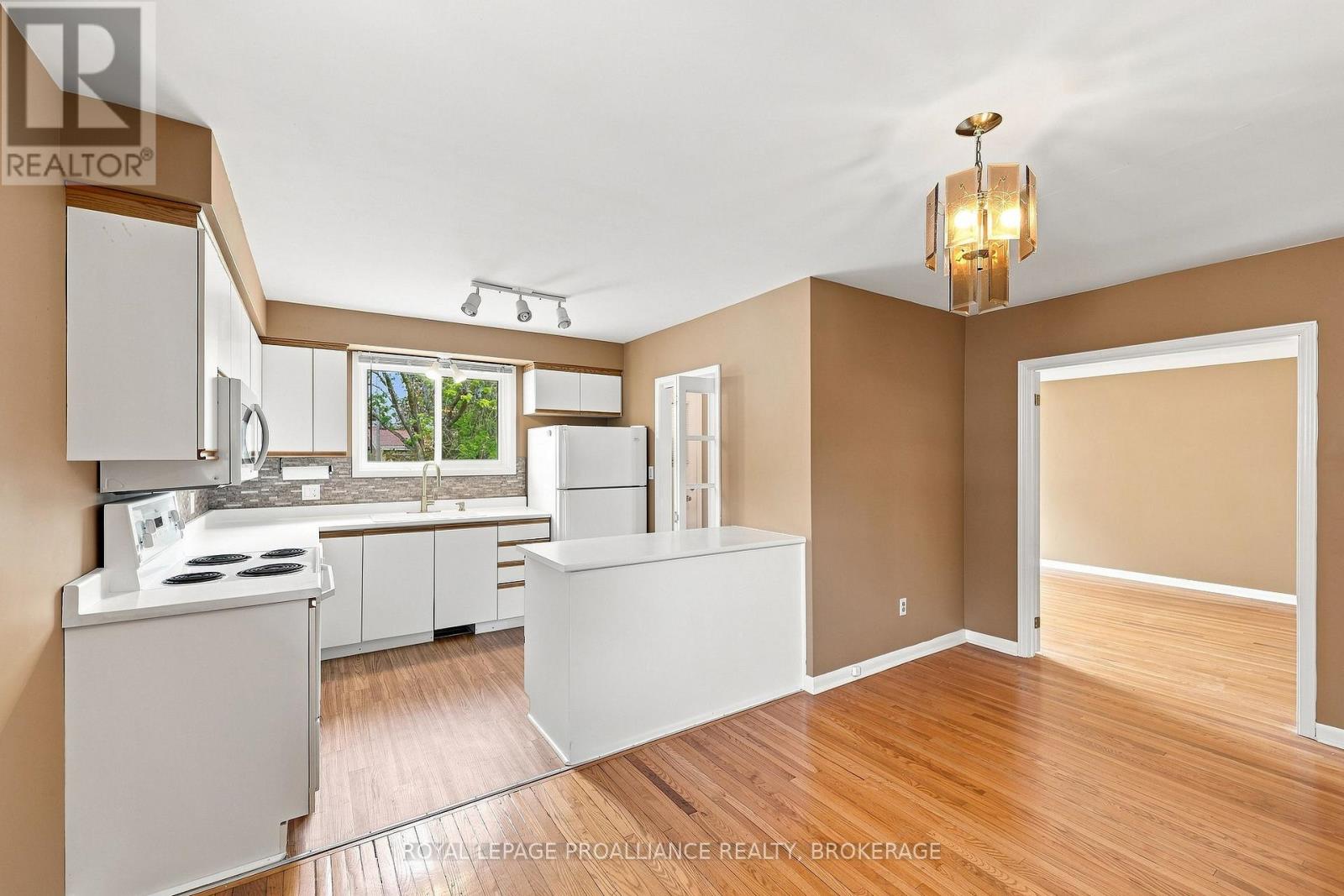 30 Mulcaster Street, Kingston, Ontario  K7M 2V5 - Photo 17 - X13661076