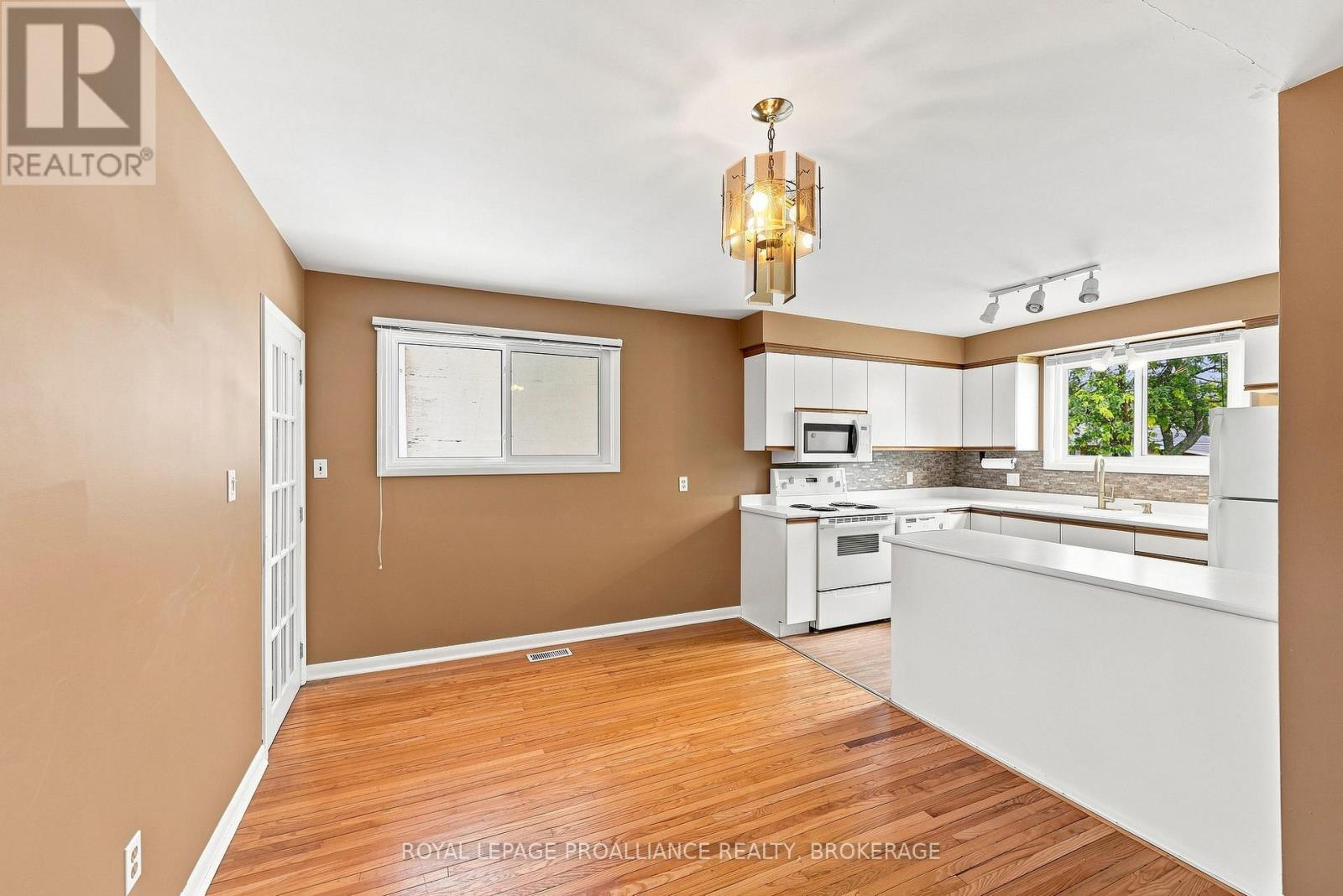 30 Mulcaster Street, Kingston, Ontario  K7M 2V5 - Photo 16 - X13661076
