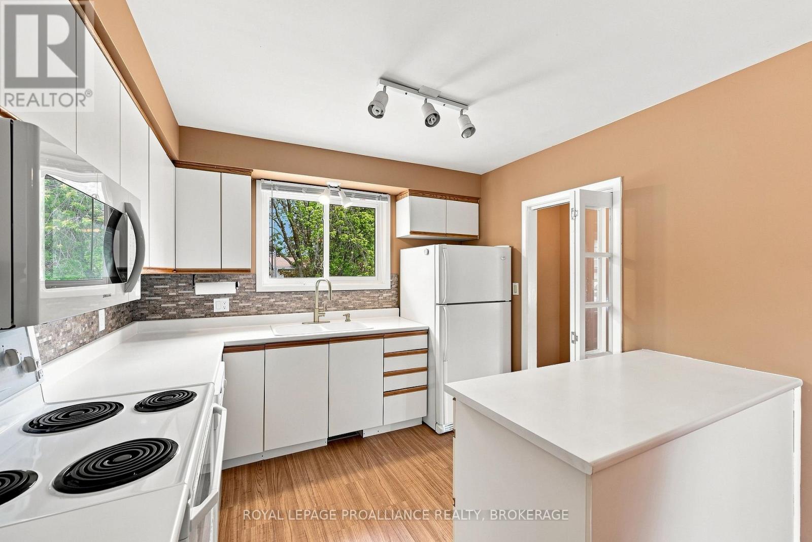 30 Mulcaster Street, Kingston, Ontario  K7M 2V5 - Photo 18 - X13661076