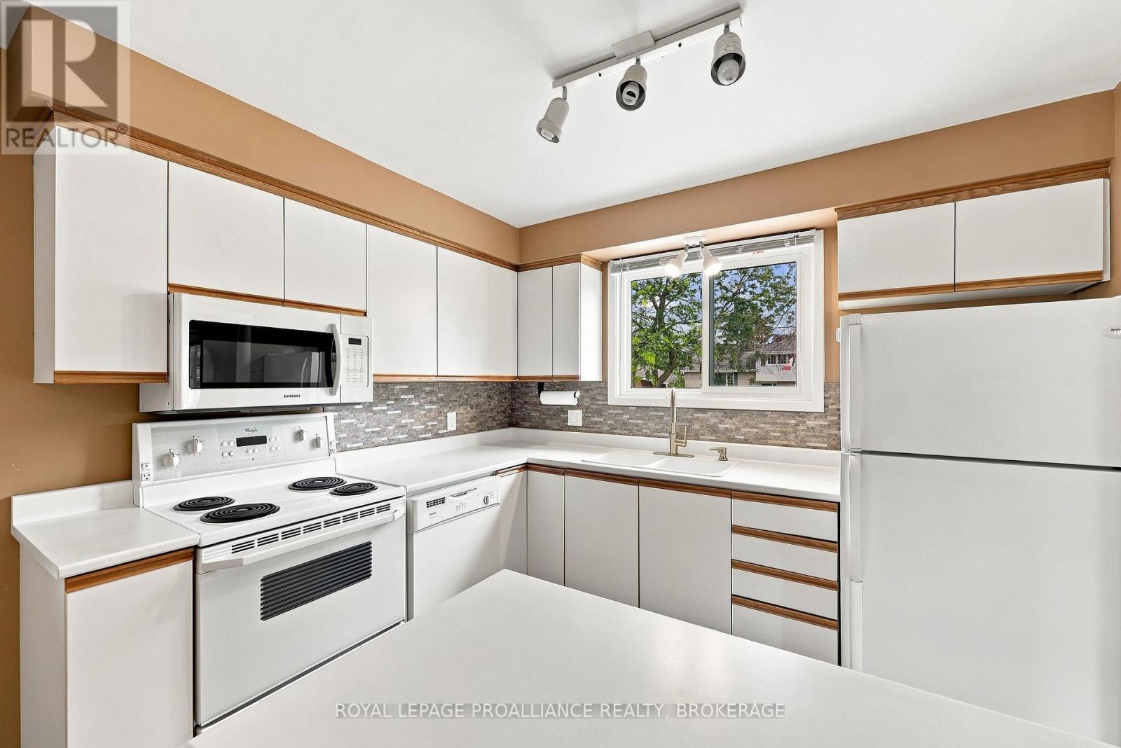 30 Mulcaster Street, Kingston, Ontario  K7M 2V5 - Photo 19 - X13661076