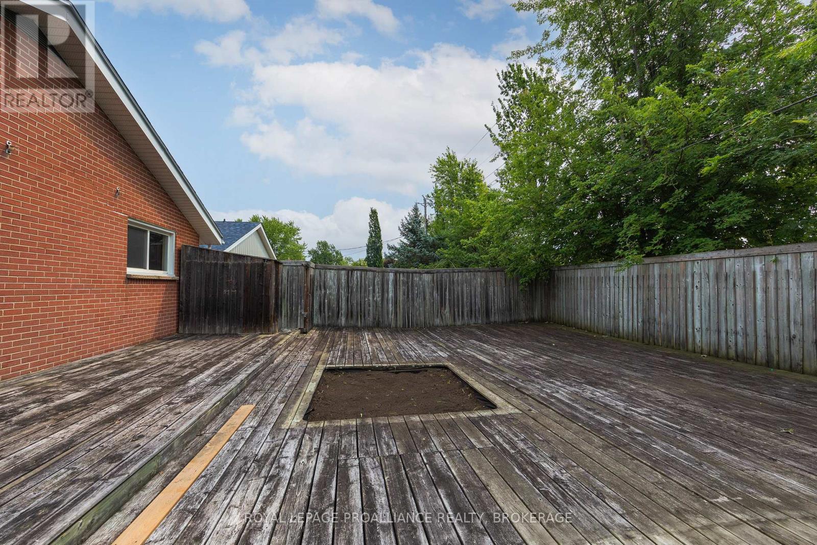 30 Mulcaster Street, Kingston, Ontario  K7M 2V5 - Photo 7 - X13661076