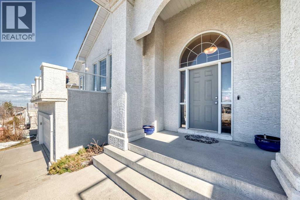 92 Hamptons Drive NW, Calgary, Alberta  T3A 5P7 - Photo 2 - A2304876
