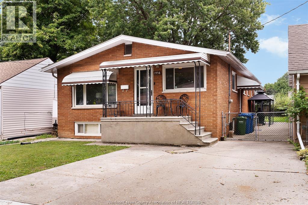 MLS# 26019610: 1938 FERNDALE AVENUE, Windsor, Canada