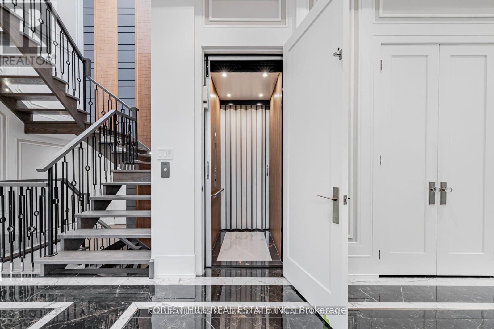 49 Ravenscroft Circle, Toronto, Ontario  M2K 1K1 - Photo 2 - C13155696