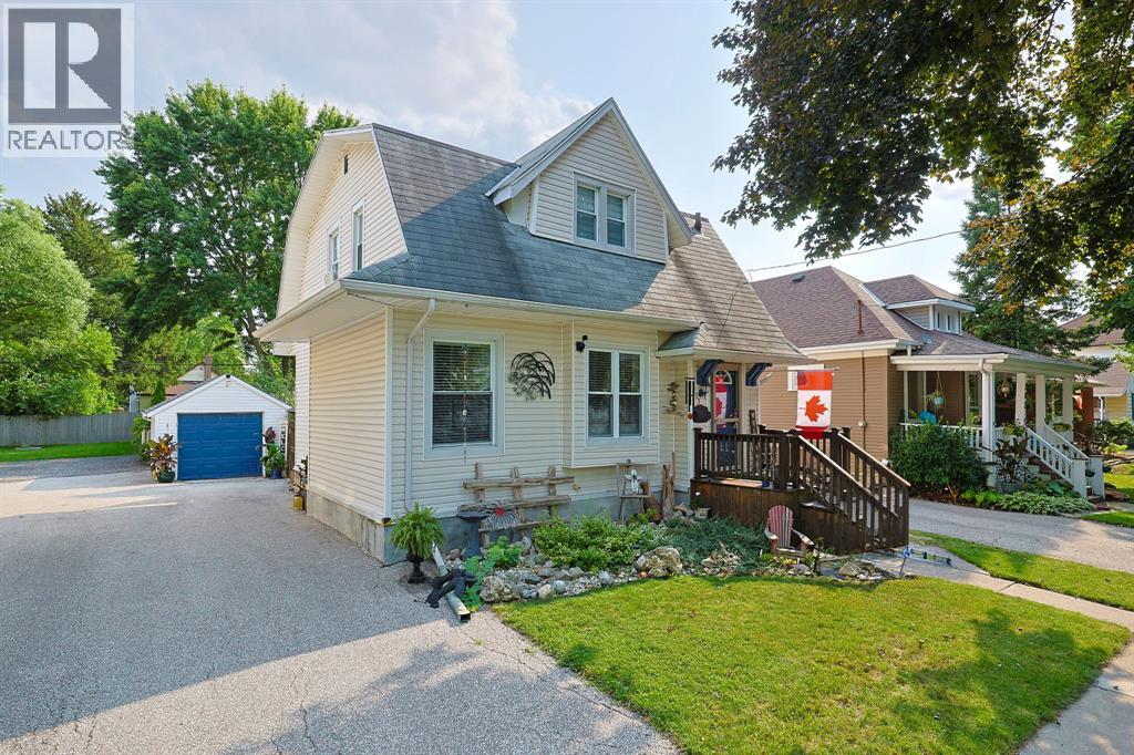 205 KATHLEEN AVENUE Sarnia Ontario Canada N7T1E1 2