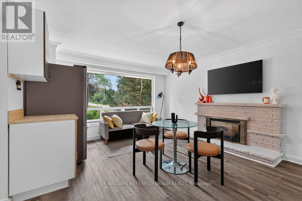 36 Fleetwell Court, Toronto, Ontario  M2R 1L3 - Photo 4 - C13540250