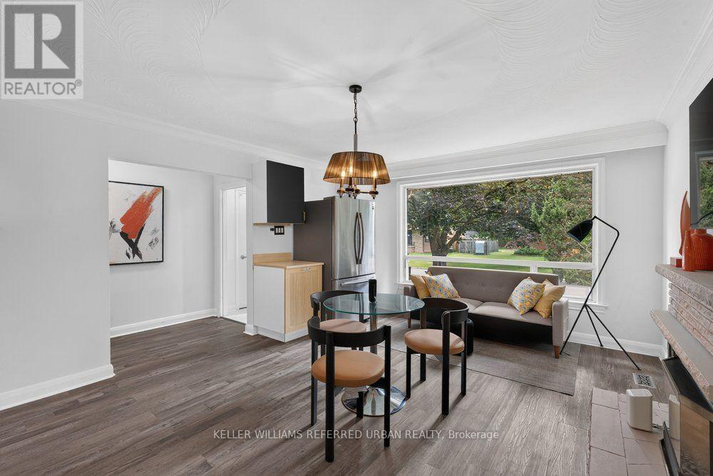 36 Fleetwell Court, Toronto, Ontario  M2R 1L3 - Photo 3 - C13540250