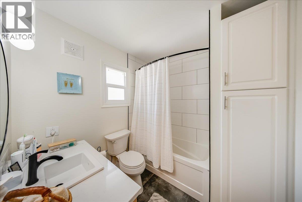 3358 Laurel Crescent, Trail, British Columbia  V1R 4M5 - Photo 16 - 10392114