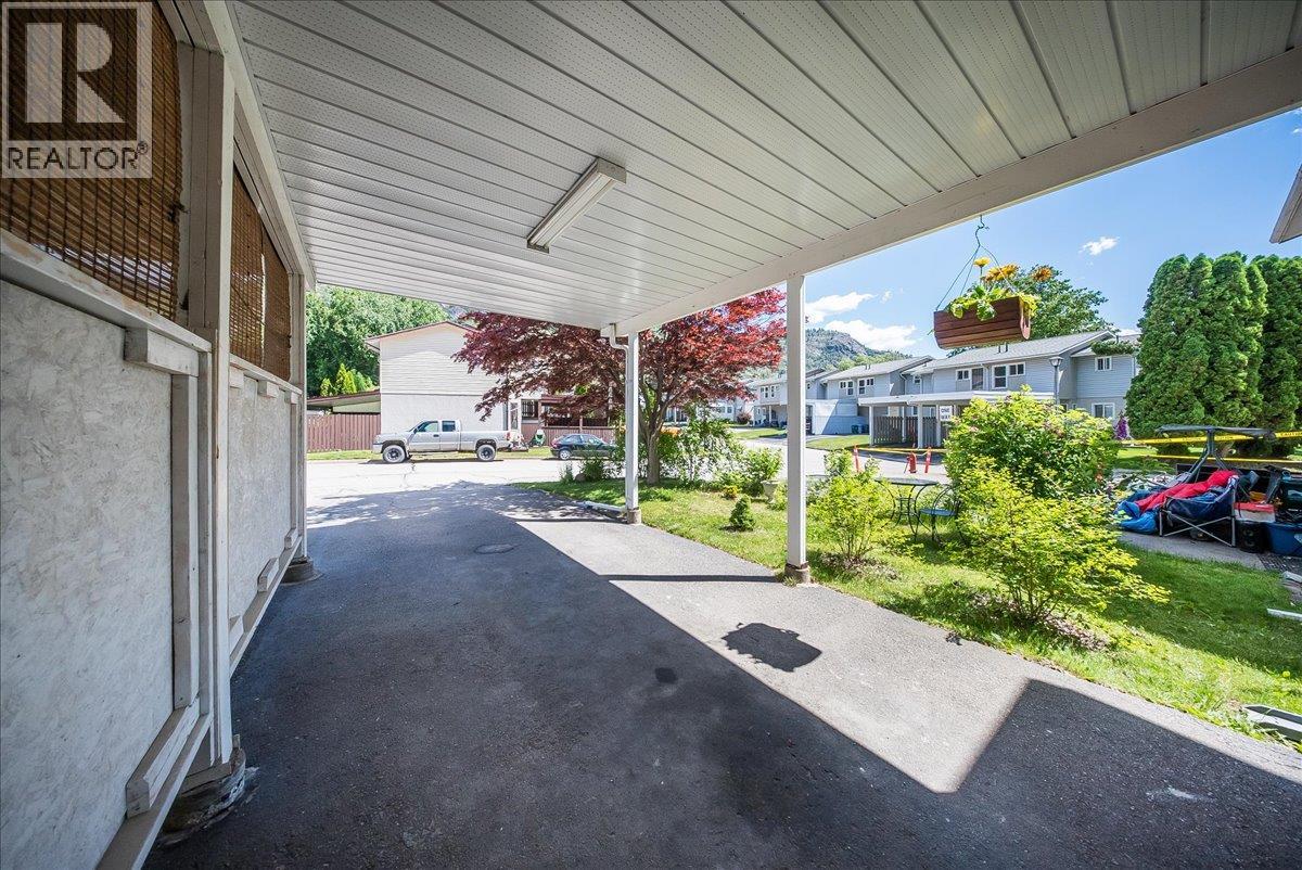 3358 Laurel Crescent, Trail, British Columbia  V1R 4M5 - Photo 4 - 10392114