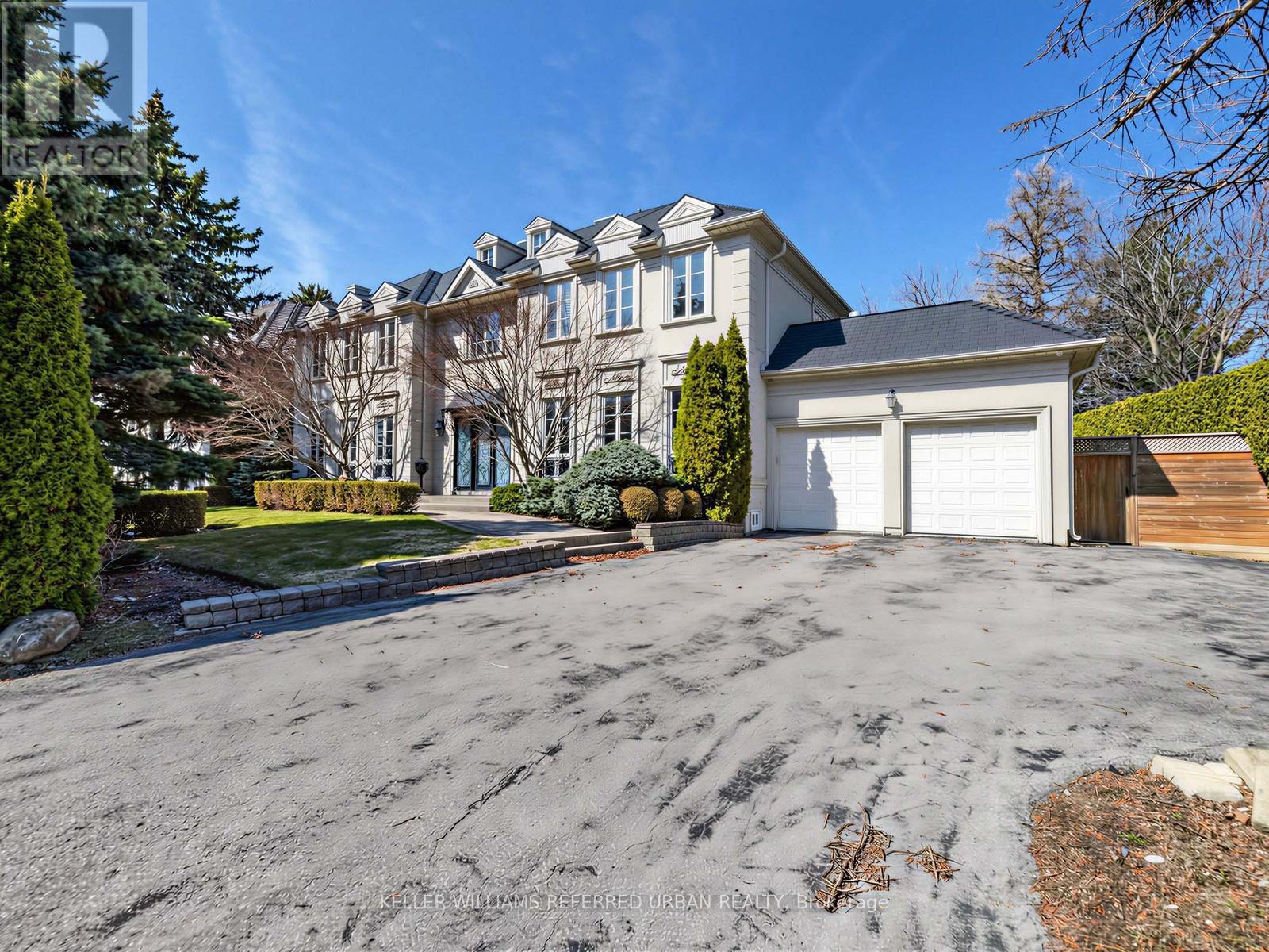 8 COLVESTONE ROAD, Toronto, Ontario