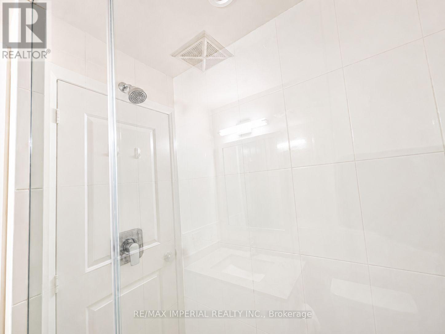 403, Master Room - 65 Watergarden Drive, Mississauga, Ontario  L5R 1B2 - Photo 18 - W13665496