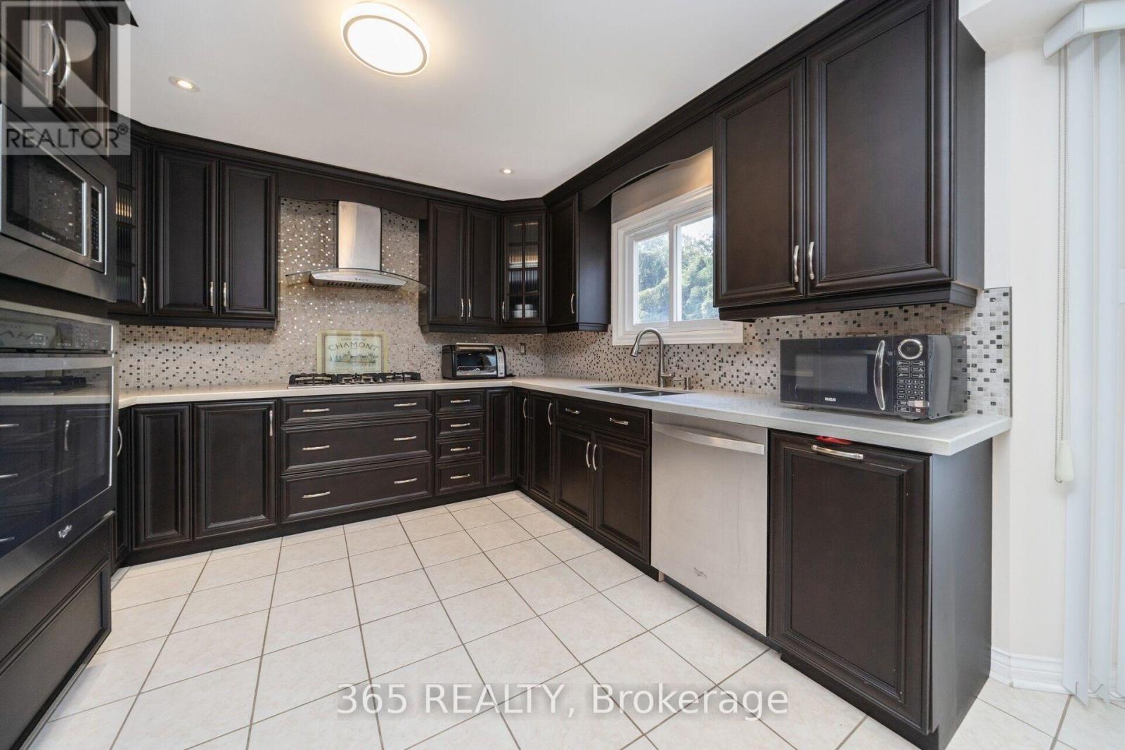 52 Leeward Drive, Brampton, Ontario  L6S 5V8 - Photo 11 - W13665724