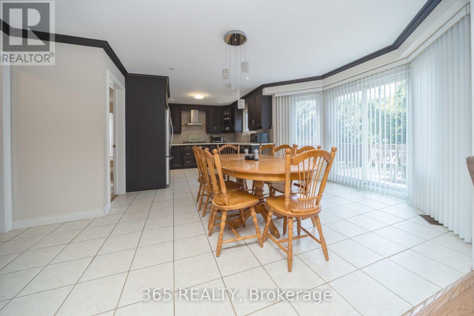 52 Leeward Drive, Brampton, Ontario  L6S 5V8 - Photo 8 - W13665724