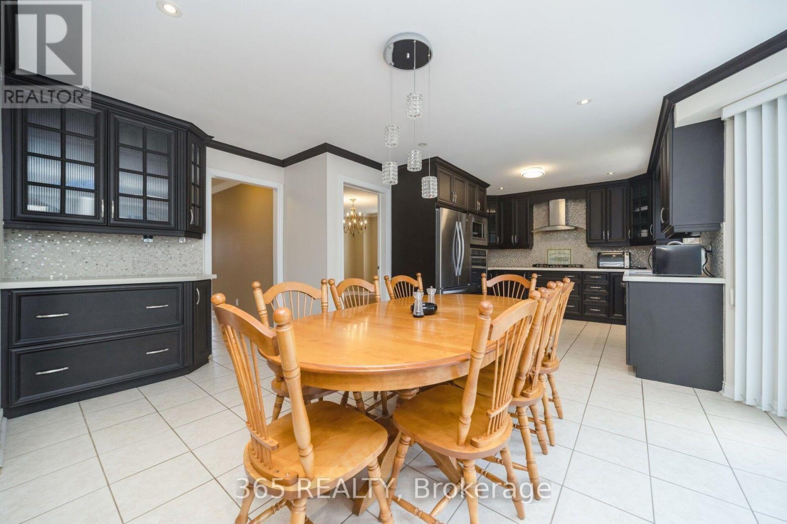 52 Leeward Drive, Brampton, Ontario  L6S 5V8 - Photo 9 - W13665724