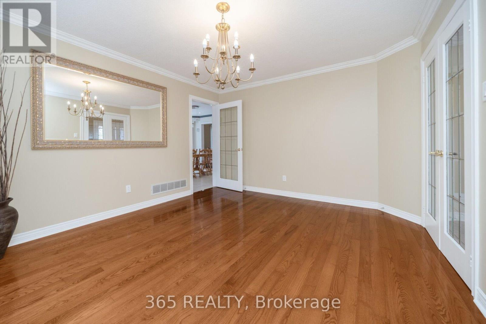 52 Leeward Drive, Brampton, Ontario  L6S 5V8 - Photo 7 - W13665724