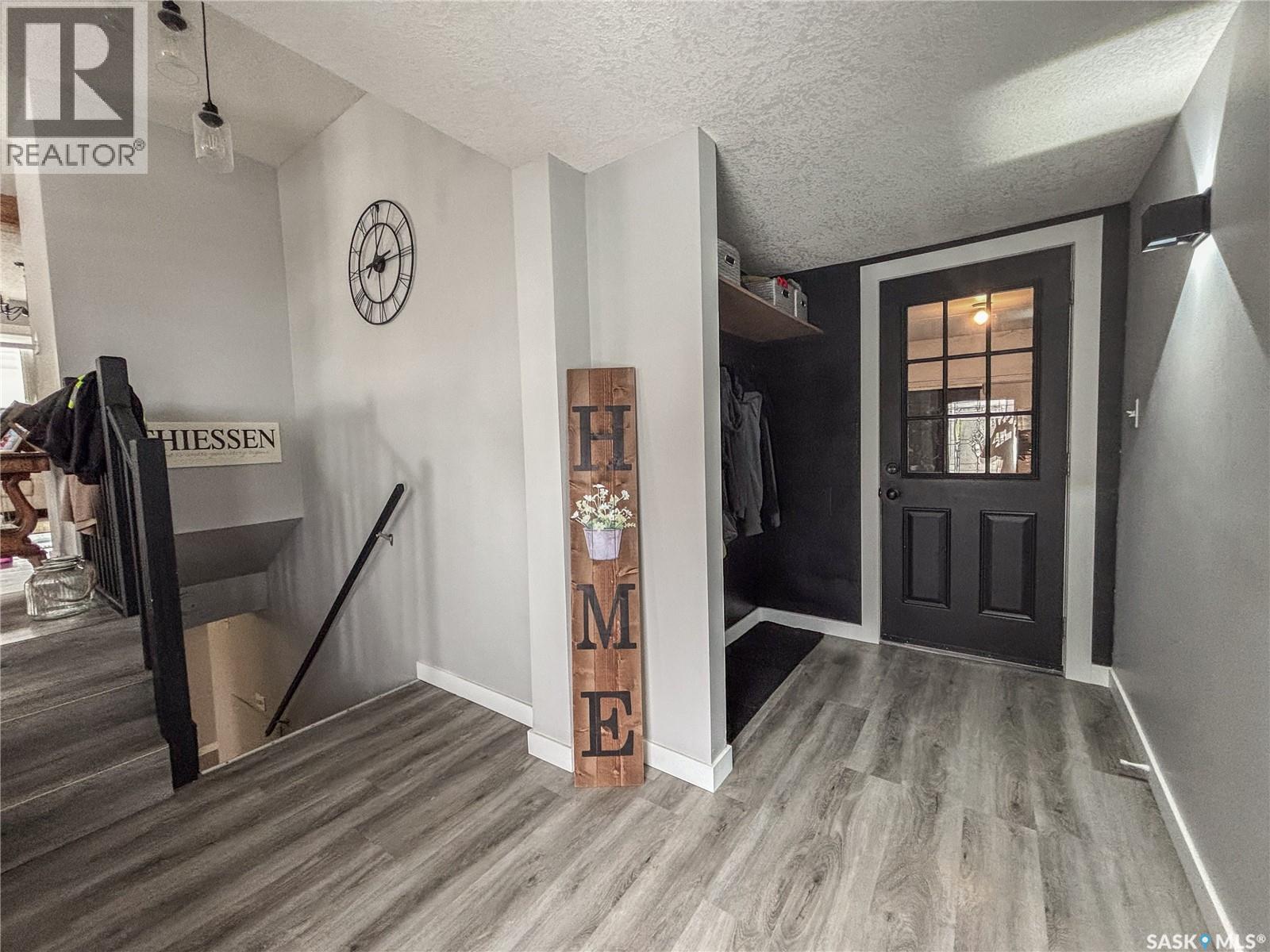 812 Qu'appelle Street, Grenfell, Saskatchewan  S0G 2B0 - Photo 2 - SK036477