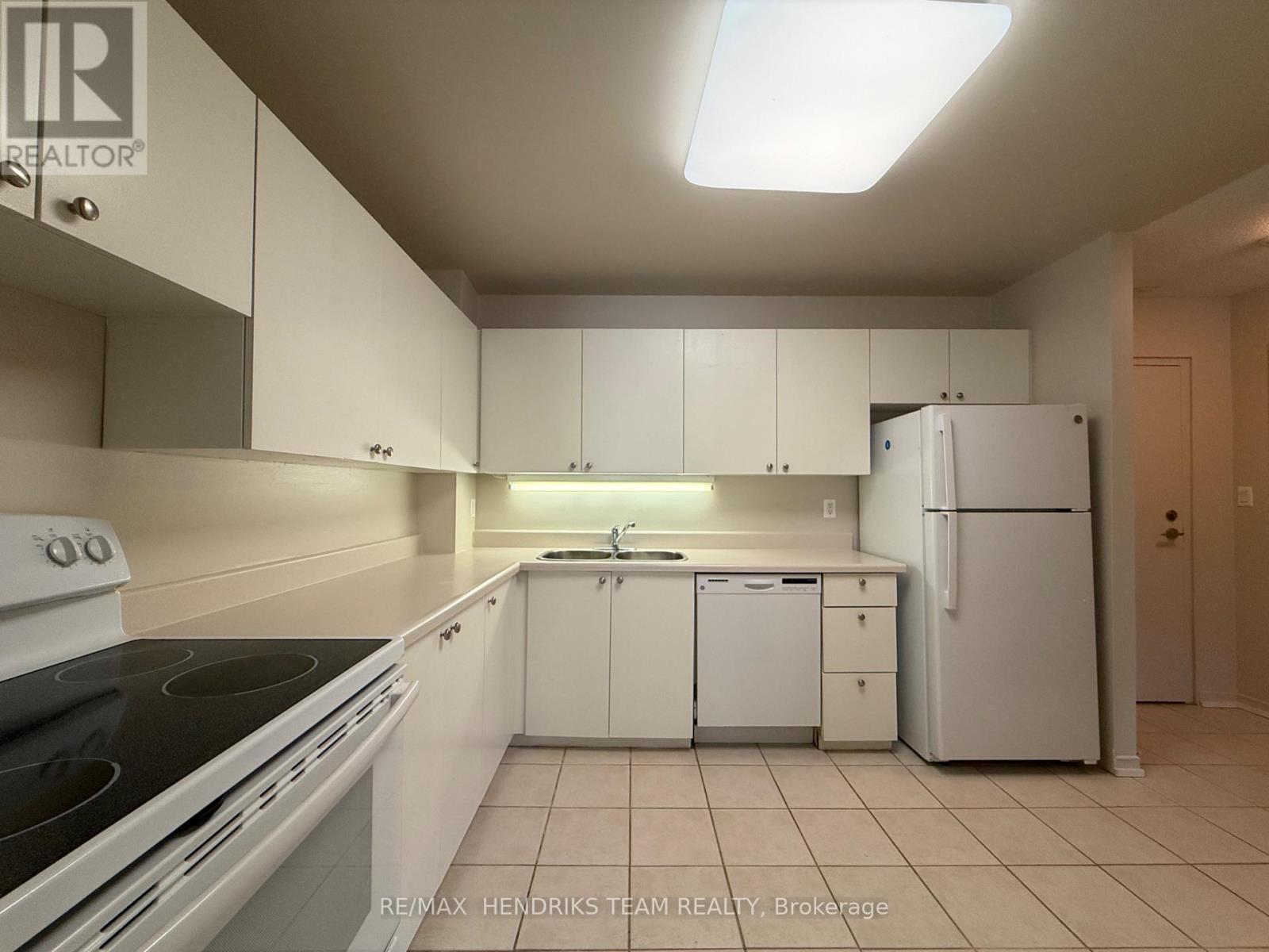 118 - 128 St Augustine Drive, St. Catharines, Ontario  L2P 3X6 - Photo 3 - X13666652