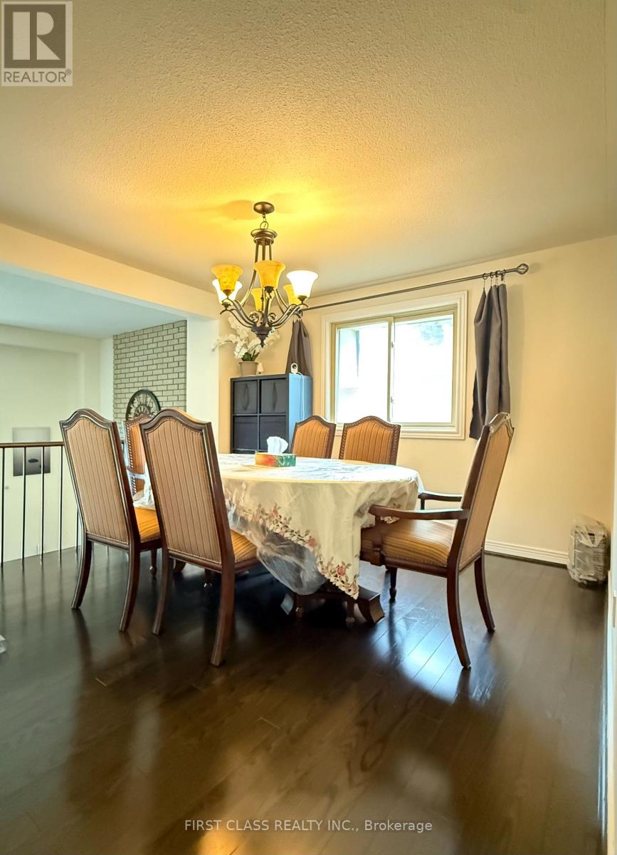17 Harnworth Drive, Toronto, Ontario  M2H 3C1 - Photo 3 - C13666774
