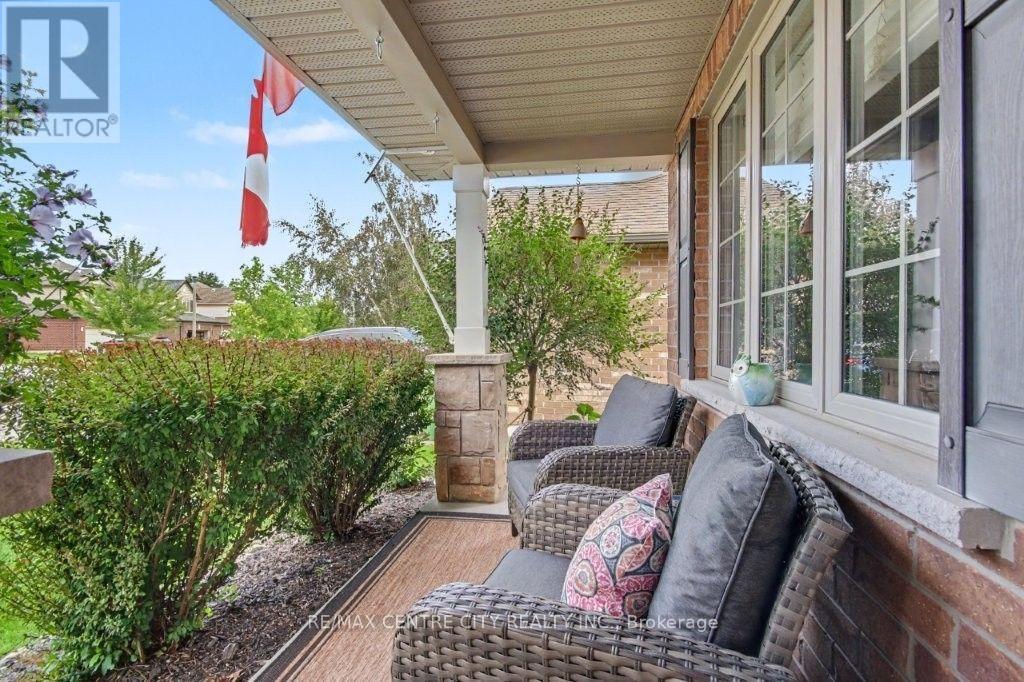 67 Peach Tree Boulevard, St. Thomas, Ontario  N5R 0C1 - Photo 2 - X13635780