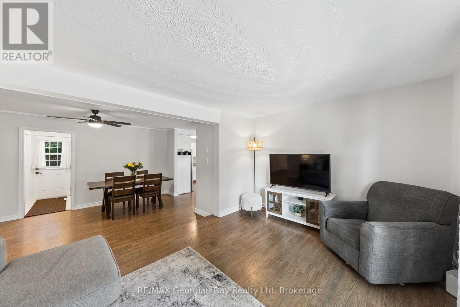 59 Broad Street, Penetanguishene, Ontario  L9M 1G4 - Photo 11 - S13666762