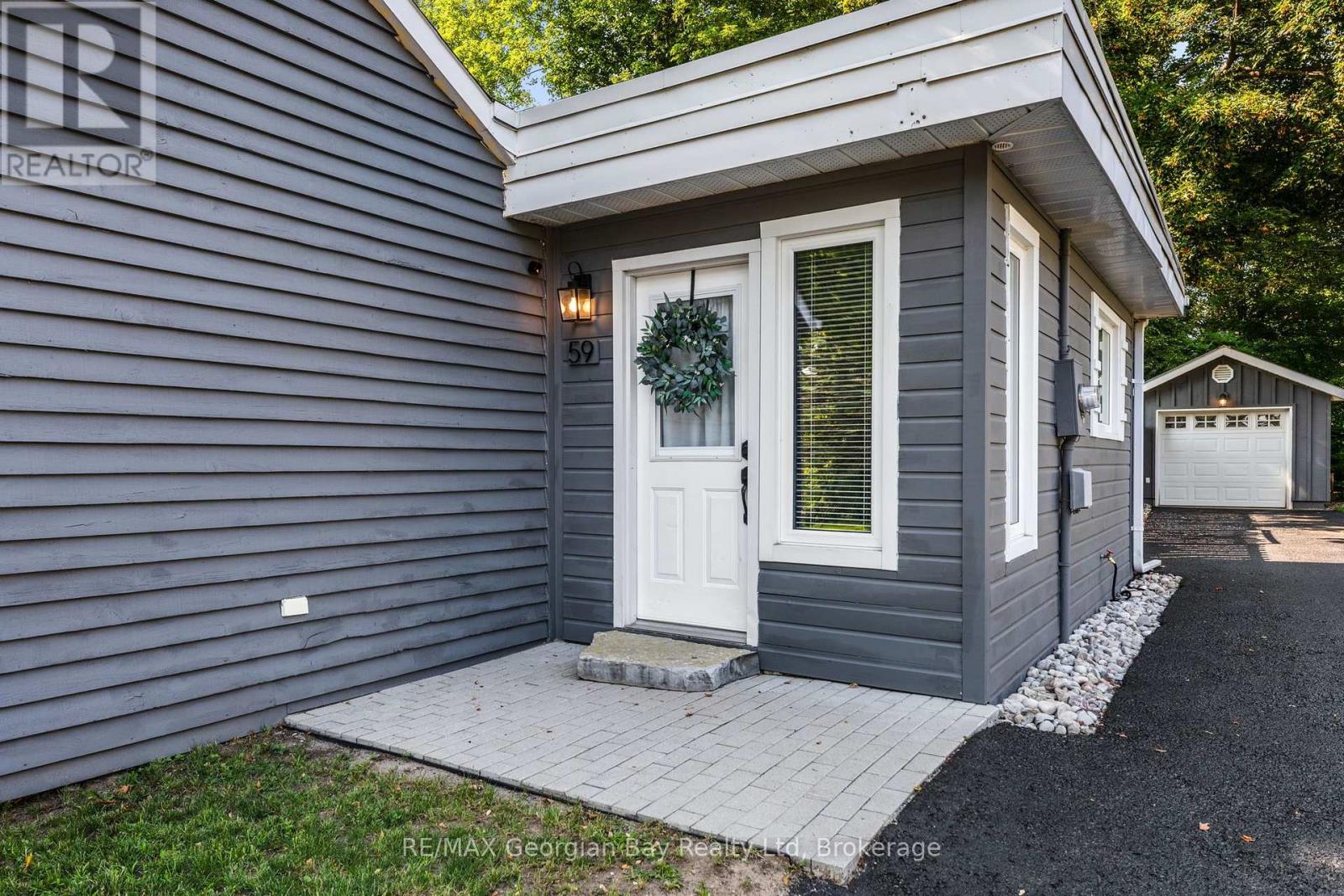 59 Broad Street, Penetanguishene, Ontario  L9M 1G4 - Photo 3 - S13666762