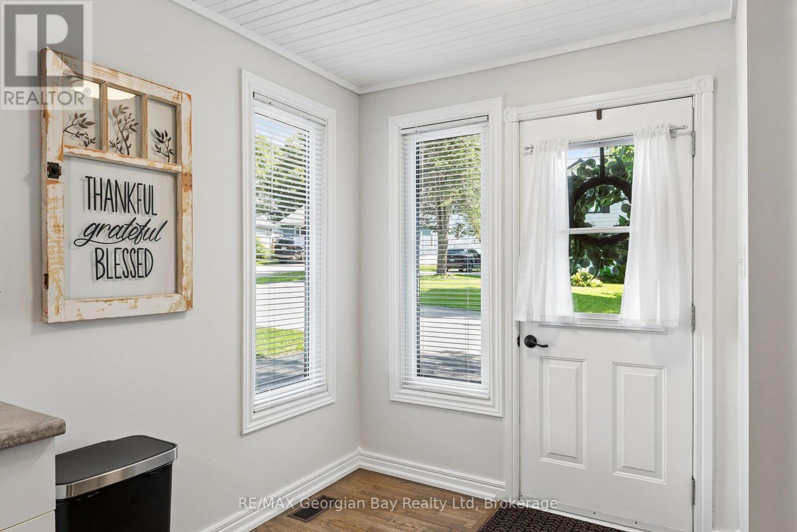 59 Broad Street, Penetanguishene, Ontario  L9M 1G4 - Photo 4 - S13666762