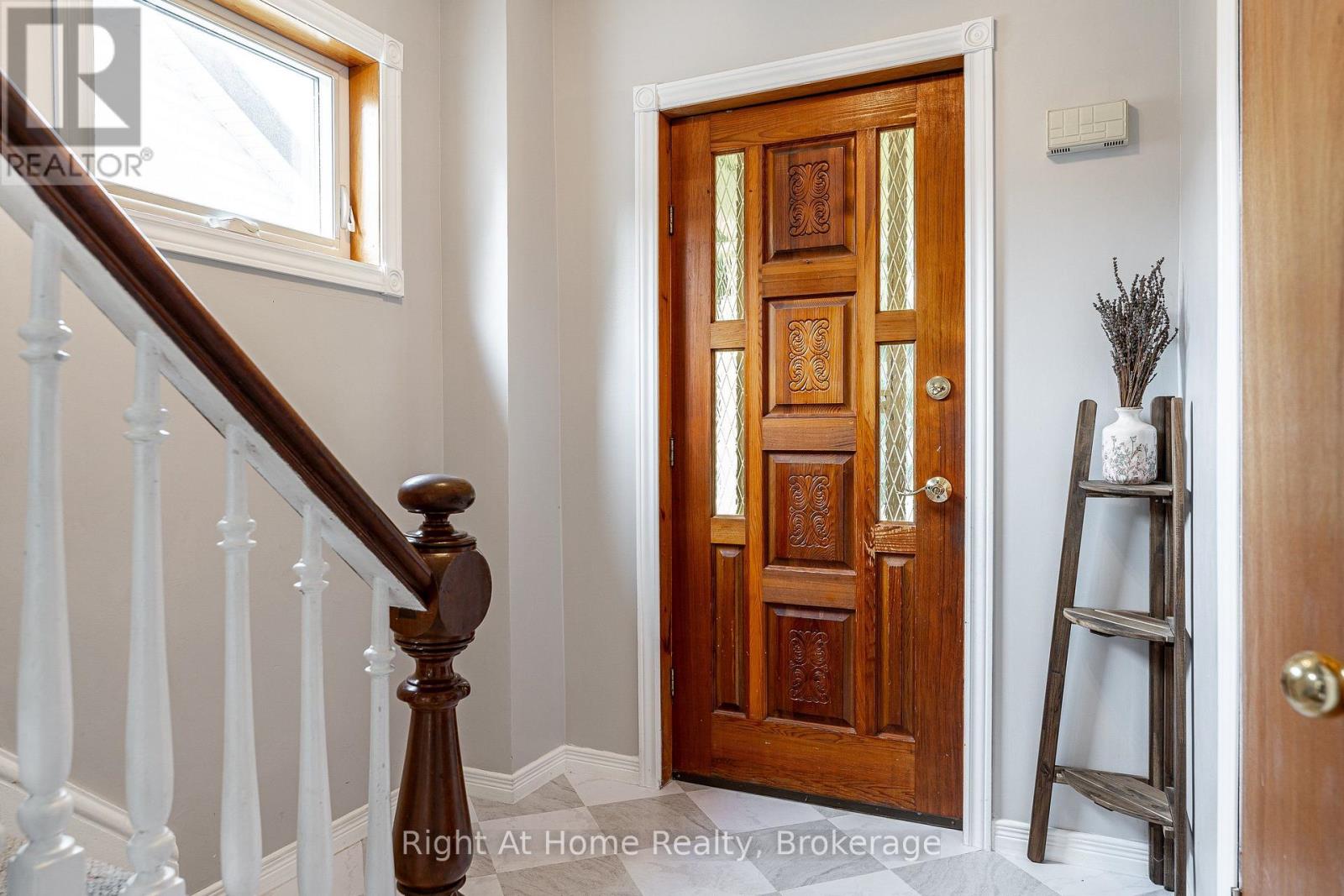 217 West Gore Street, Stratford, Ontario  N5A 1K7 - Photo 5 - X13666672
