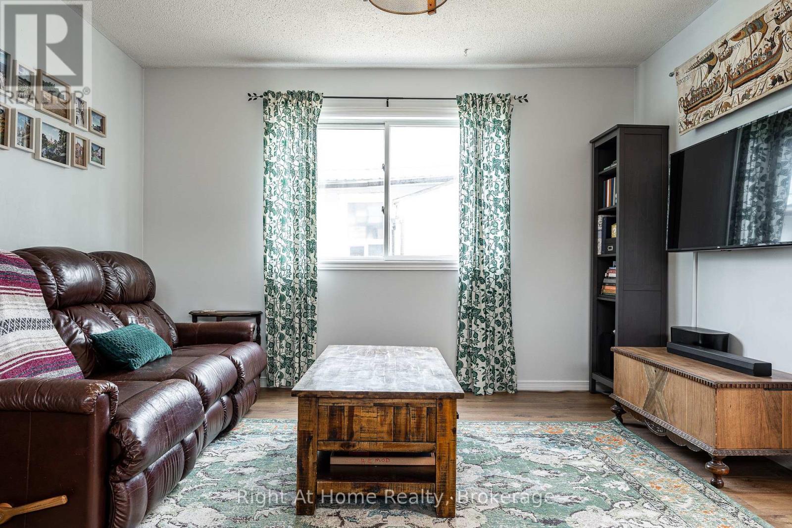 217 West Gore Street, Stratford, Ontario  N5A 1K7 - Photo 8 - X13666672