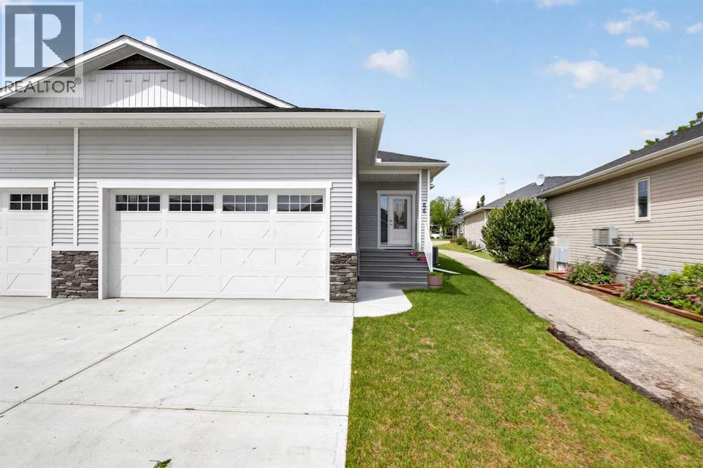 66 Stenlea Gate, Carstairs, Alberta  T0M 0N0 - Photo 1 - A2316948