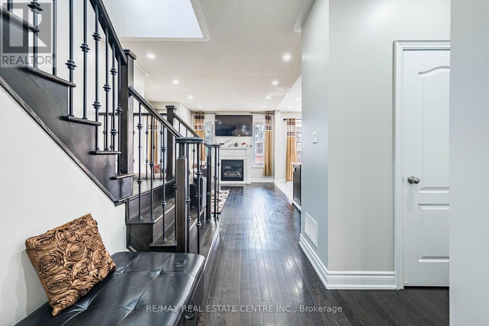 9 Loftsmoor Drive, Brampton, Ontario  L6R 3R7 - Photo 11 - W13666628