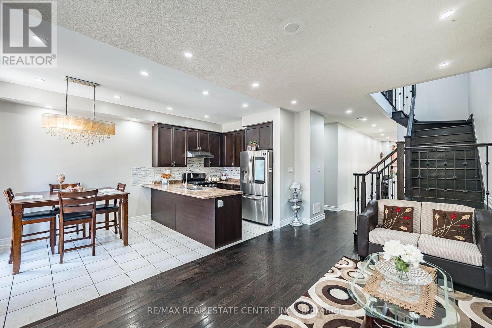 9 Loftsmoor Drive, Brampton, Ontario  L6R 3R7 - Photo 16 - W13666628