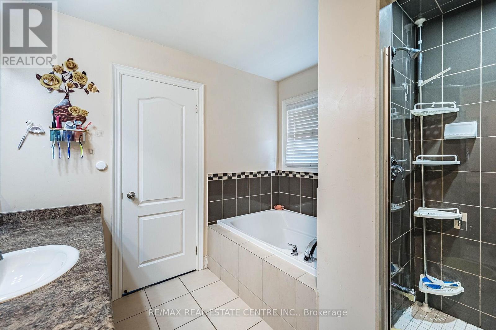 9 Loftsmoor Drive, Brampton, Ontario  L6R 3R7 - Photo 26 - W13666628