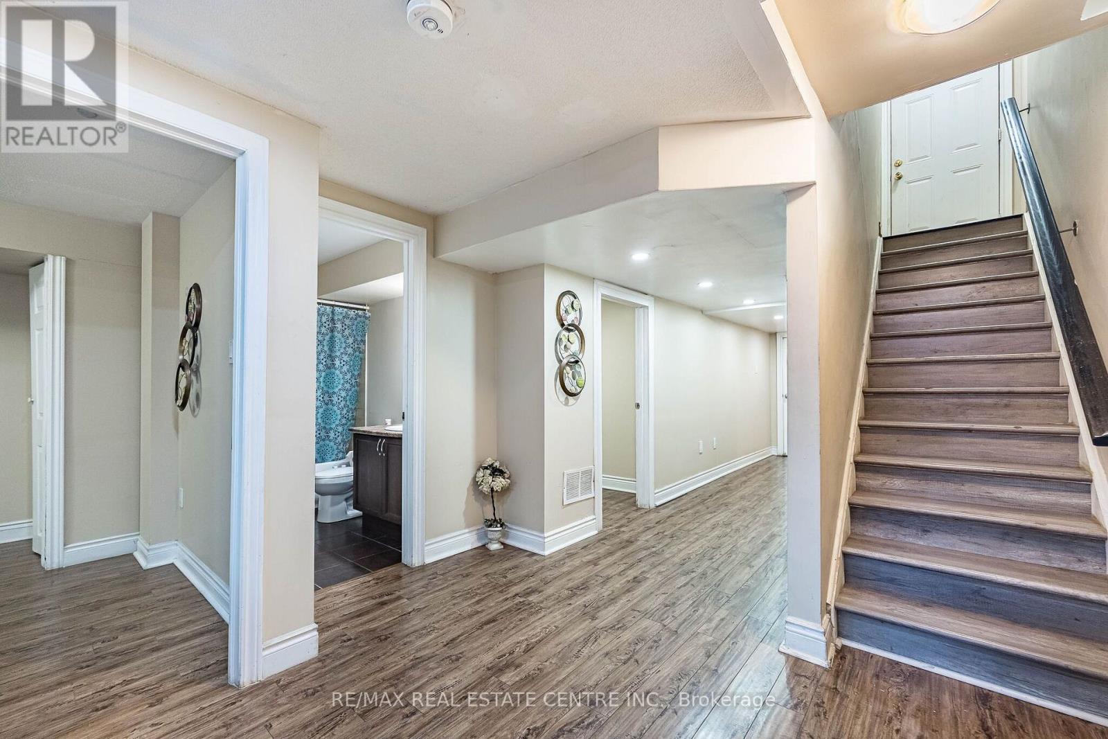 9 Loftsmoor Drive, Brampton, Ontario  L6R 3R7 - Photo 37 - W13666628