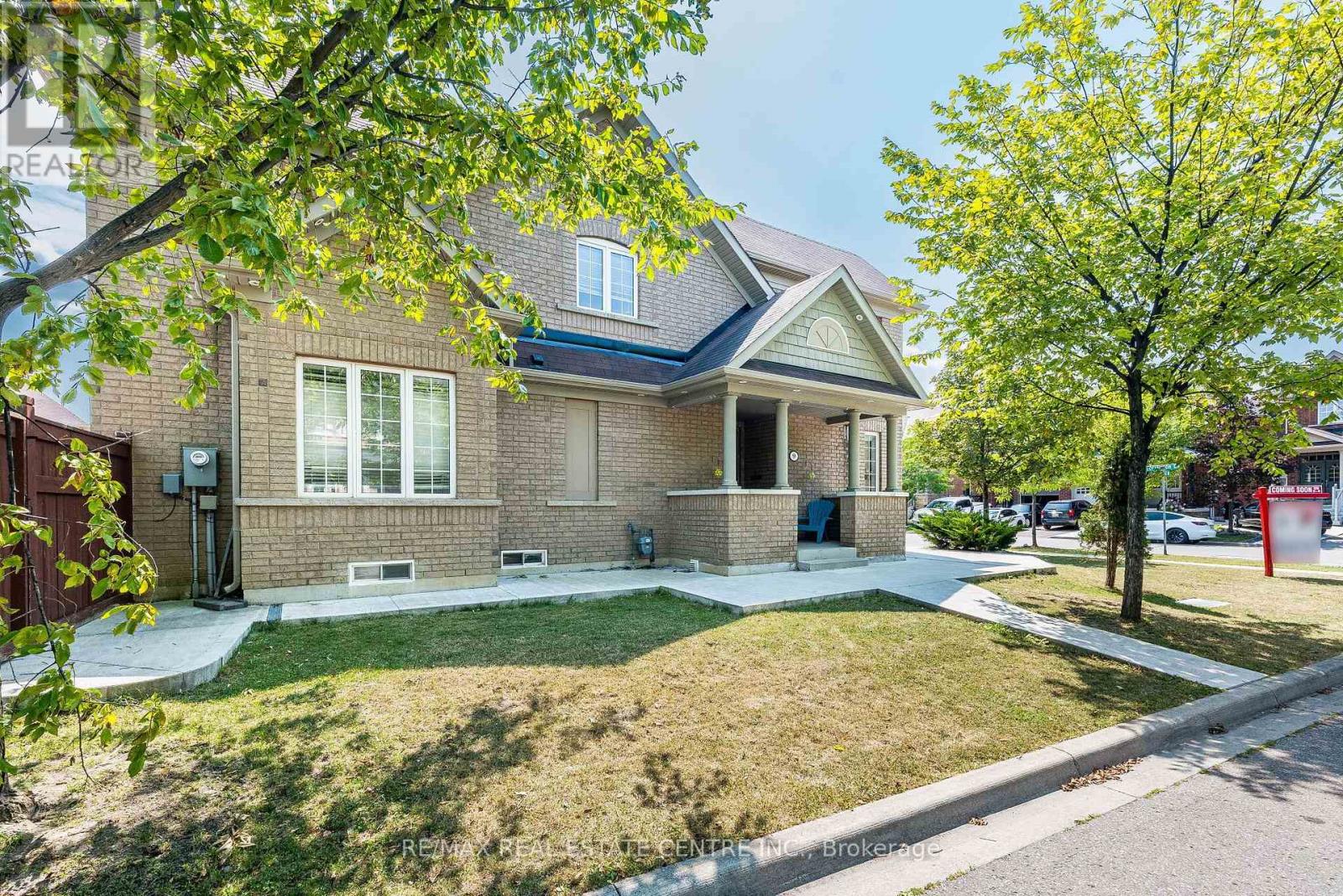 9 Loftsmoor Drive, Brampton, Ontario  L6R 3R7 - Photo 4 - W13666628