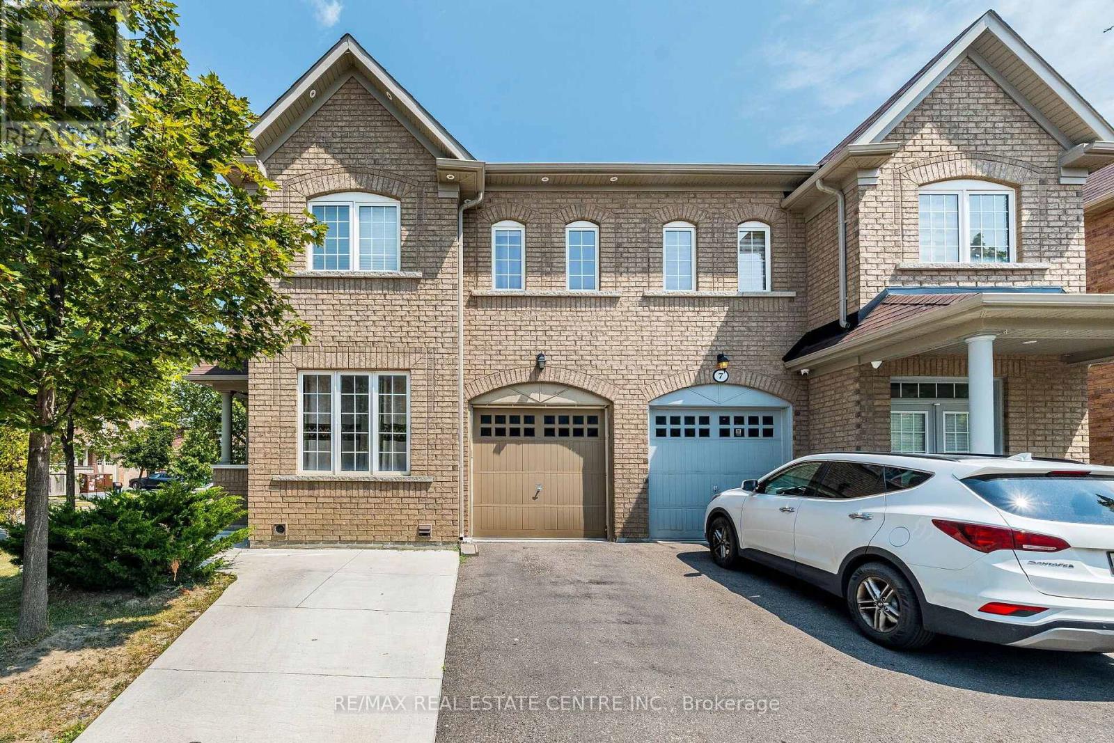 9 Loftsmoor Drive, Brampton, Ontario  L6R 3R7 - Photo 5 - W13666628