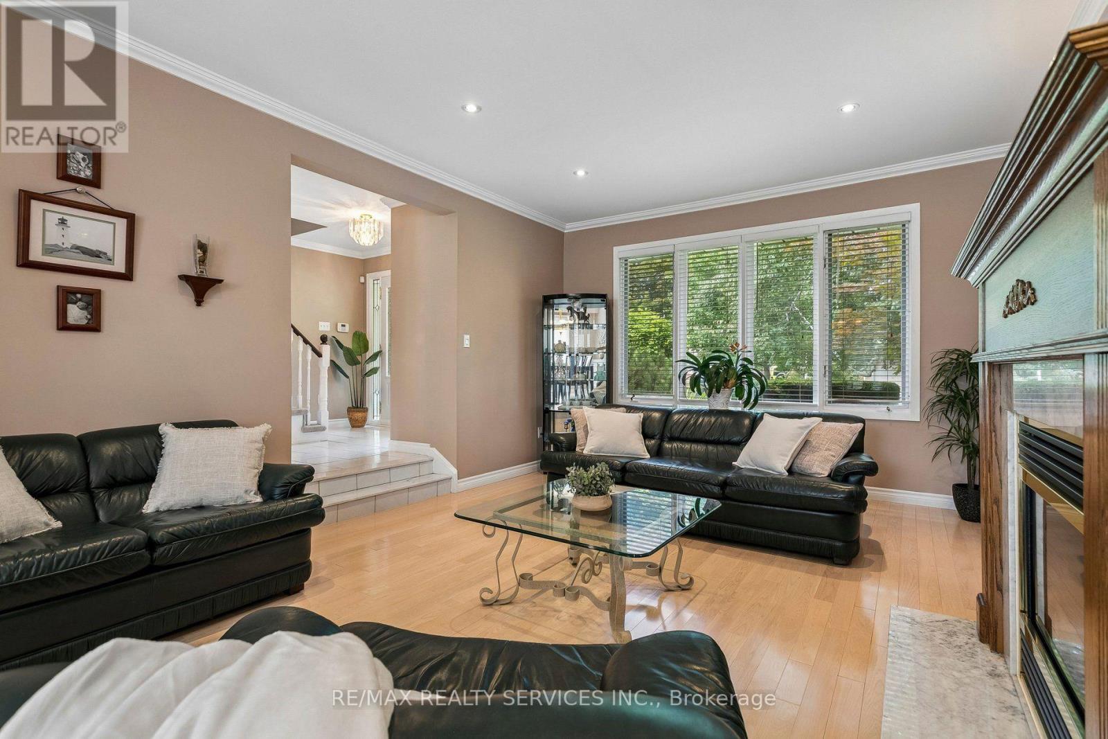 11 Longbourne Crescent, Brampton, Ontario  L6S 2R8 - Photo 10 - W13666692