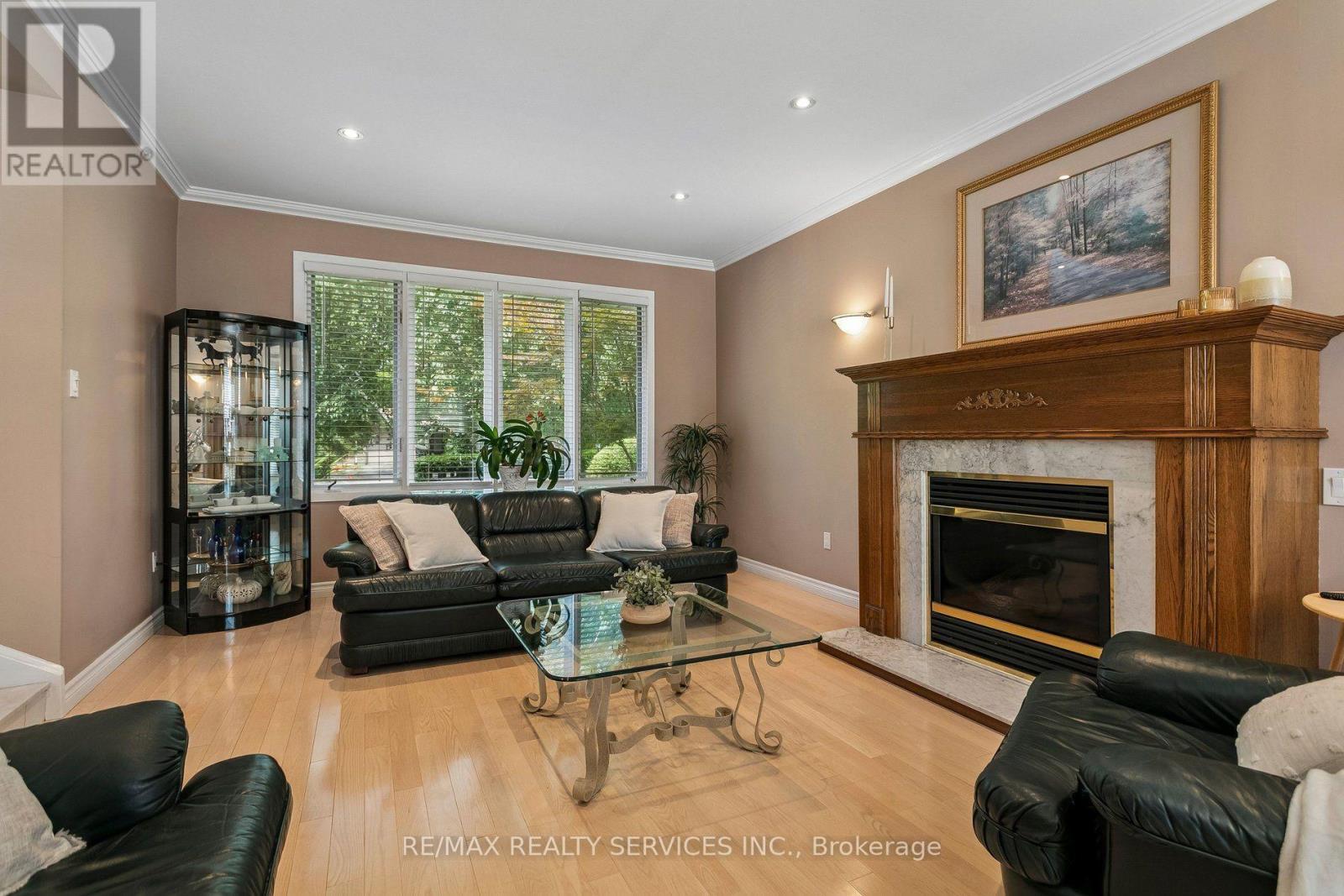 11 Longbourne Crescent, Brampton, Ontario  L6S 2R8 - Photo 11 - W13666692