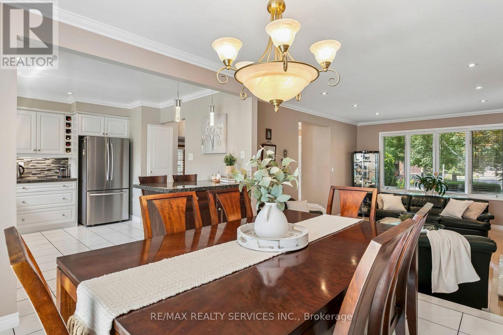 11 Longbourne Crescent, Brampton, Ontario  L6S 2R8 - Photo 13 - W13666692