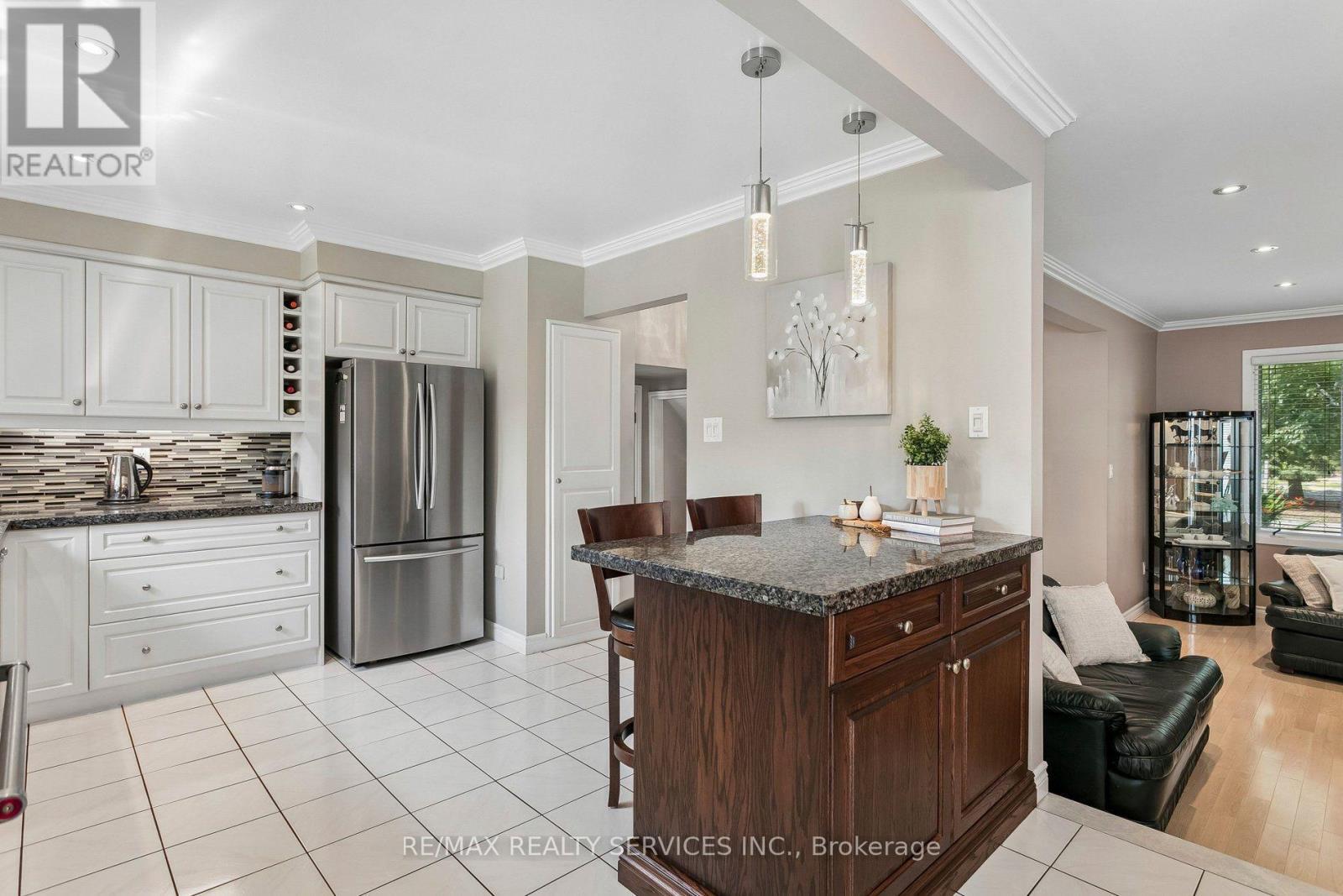 11 Longbourne Crescent, Brampton, Ontario  L6S 2R8 - Photo 14 - W13666692