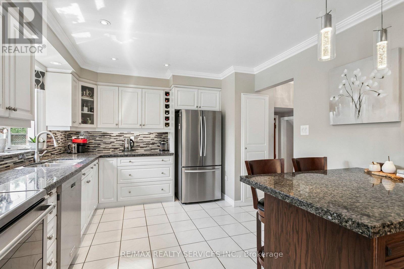 11 Longbourne Crescent, Brampton, Ontario  L6S 2R8 - Photo 15 - W13666692