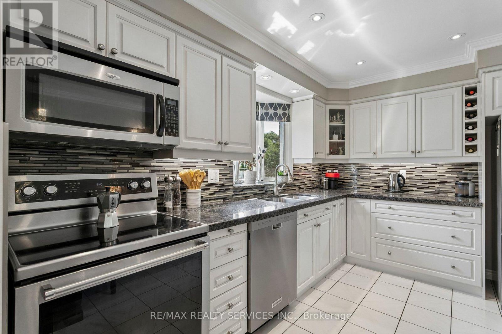 11 Longbourne Crescent, Brampton, Ontario  L6S 2R8 - Photo 16 - W13666692