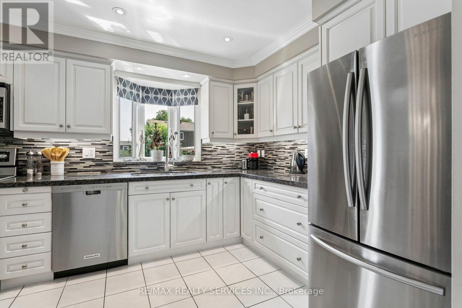 11 Longbourne Crescent, Brampton, Ontario  L6S 2R8 - Photo 18 - W13666692