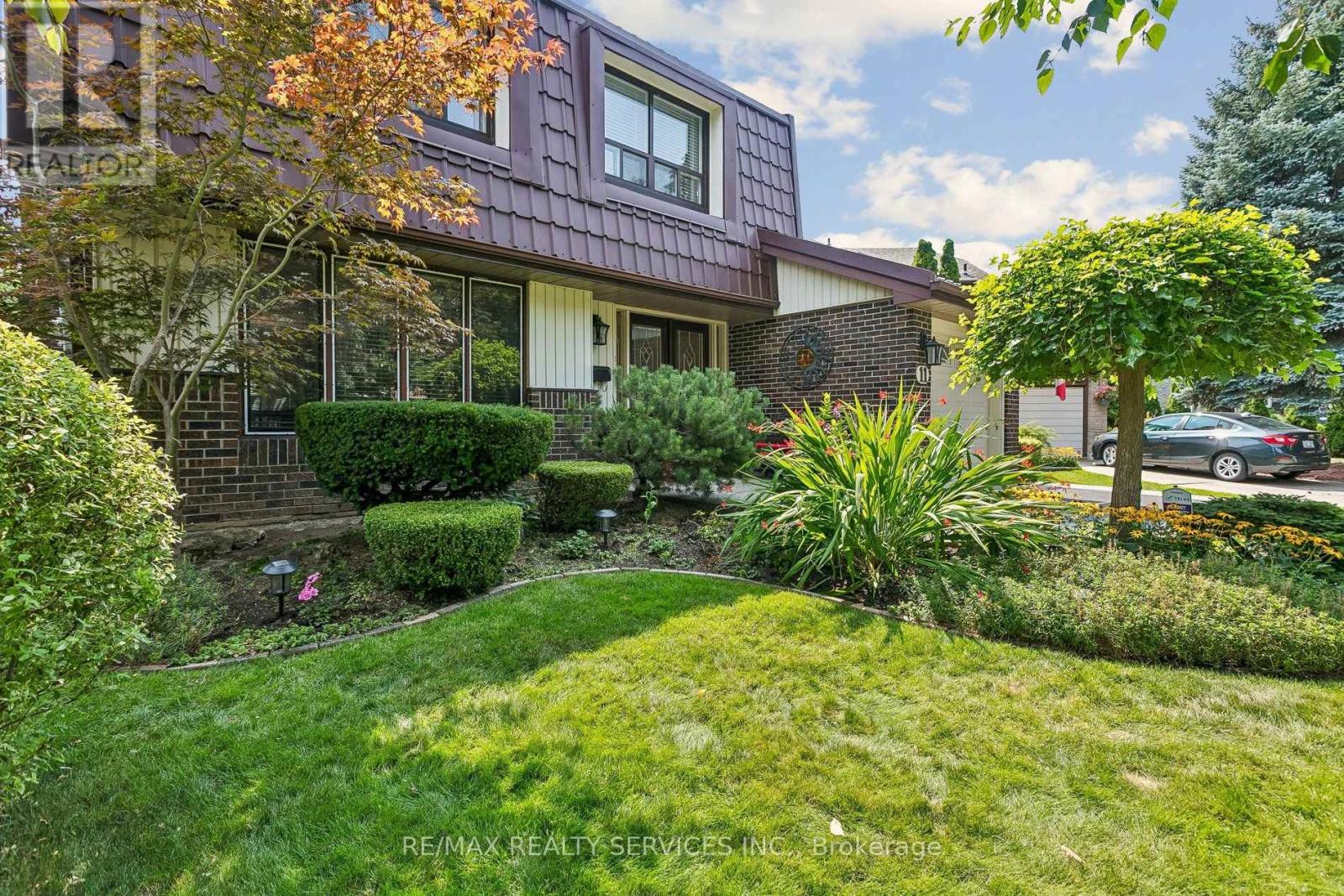 11 Longbourne Crescent, Brampton, Ontario  L6S 2R8 - Photo 3 - W13666692