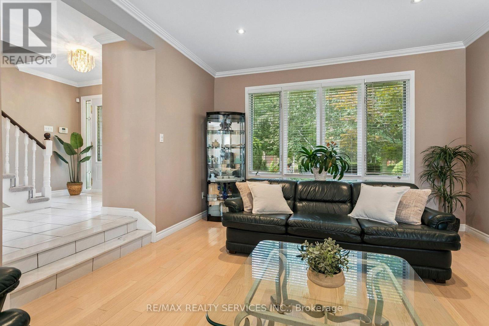 11 Longbourne Crescent, Brampton, Ontario  L6S 2R8 - Photo 7 - W13666692