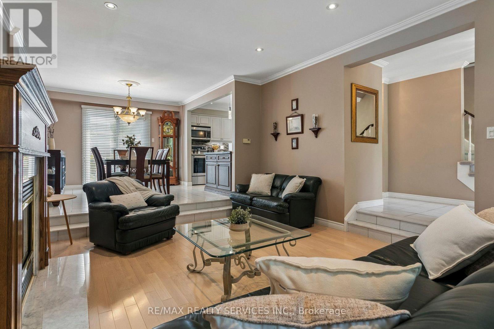 11 Longbourne Crescent, Brampton, Ontario  L6S 2R8 - Photo 9 - W13666692