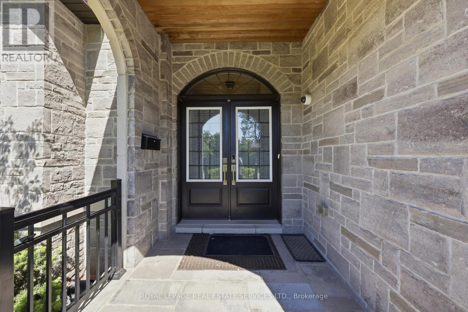 584 Weynway Court, Oakville, Ontario  L6L 4G7 - Photo 12 - W13666716