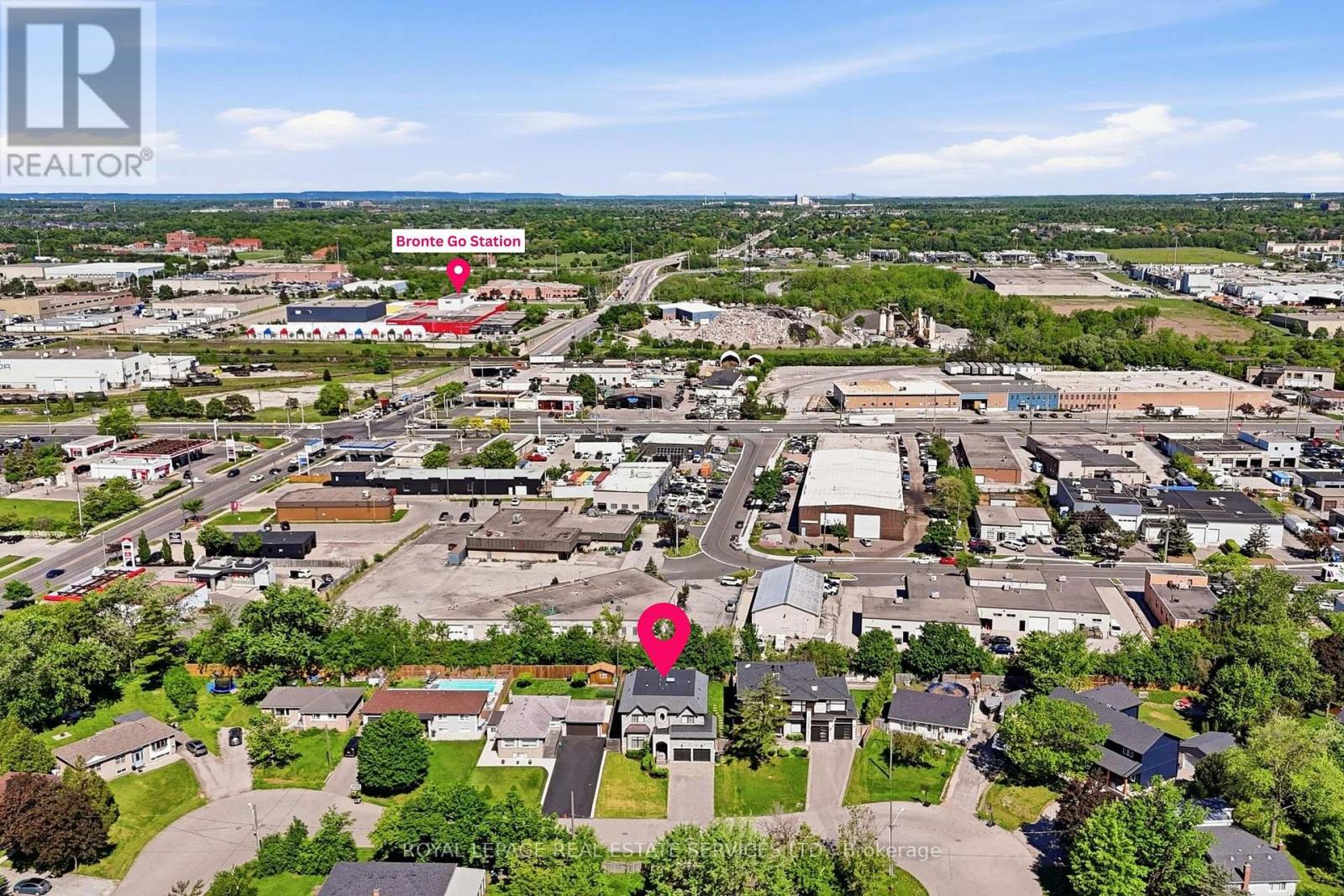 584 Weynway Court, Oakville, Ontario  L6L 4G7 - Photo 6 - W13666716