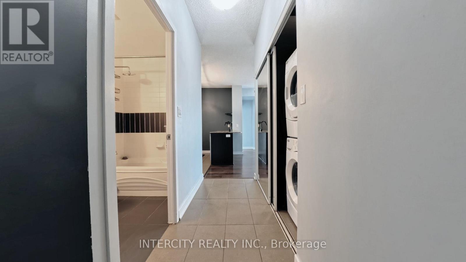 1009 - 4070 Confederation Parkway, Mississauga, Ontario L5B 0E9 - Photo 6 - W13666734