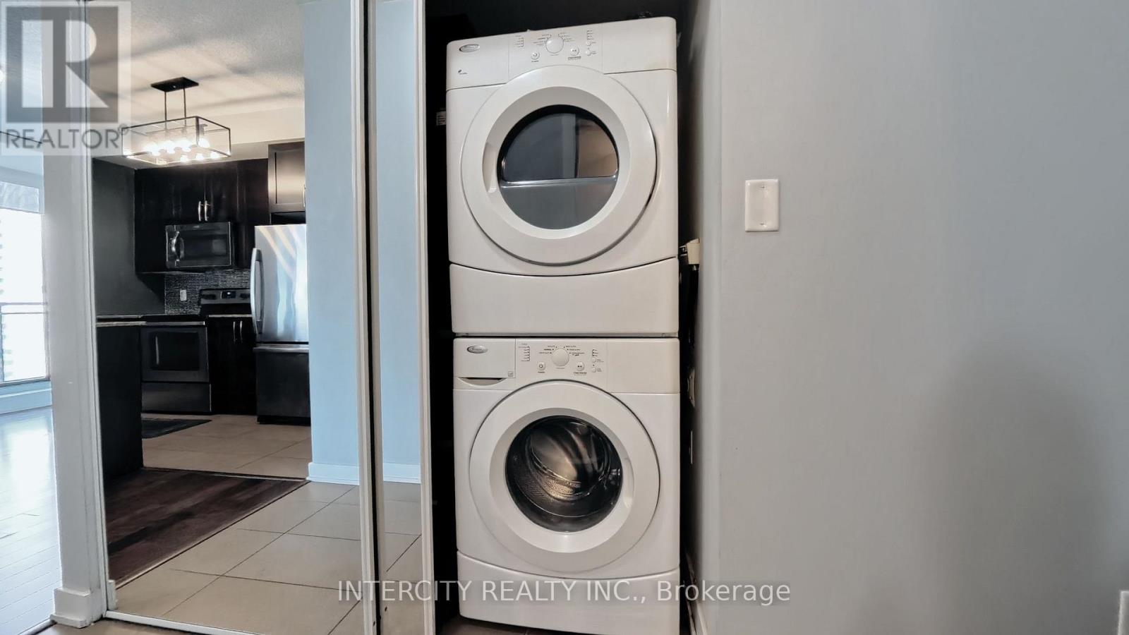 1009 - 4070 Confederation Parkway, Mississauga, Ontario L5B 0E9 - Photo 8 - W13666734