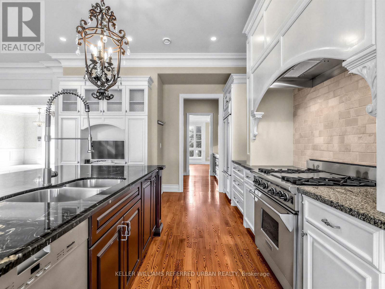 8 Colvestone Road, Toronto, Ontario  M2L 1X3 - Photo 19 - C12976956